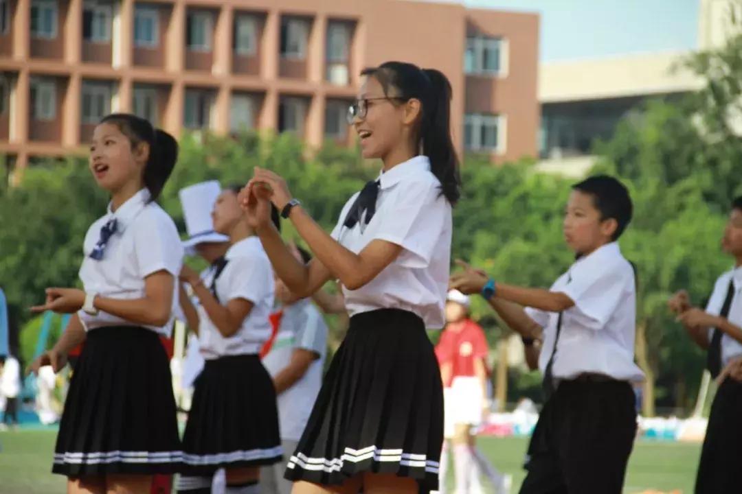 巧绘世界缩影，畅舞运动激情，科中第十届体育文化节盛大开幕