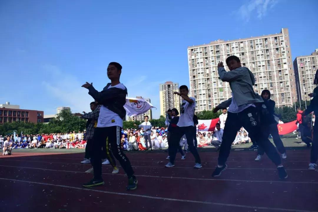 巧绘世界缩影，畅舞运动激情，科中第十届体育文化节盛大开幕