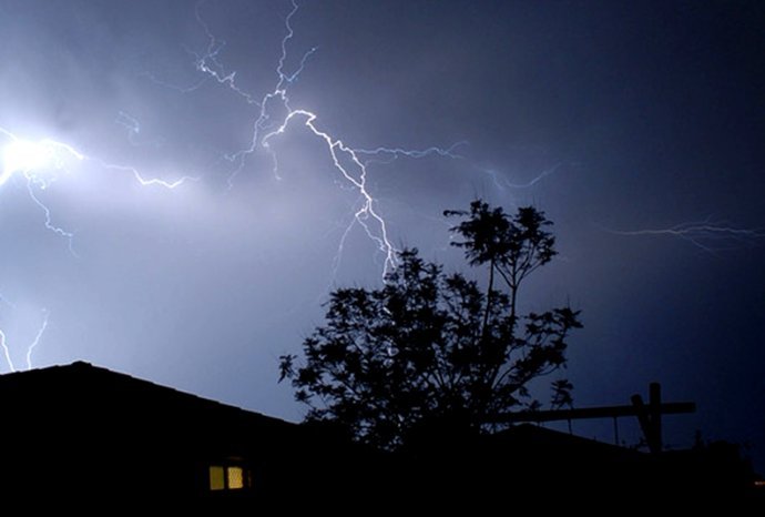 华晨宇hereweare完整版,华晨宇tobefree伴奏合唱