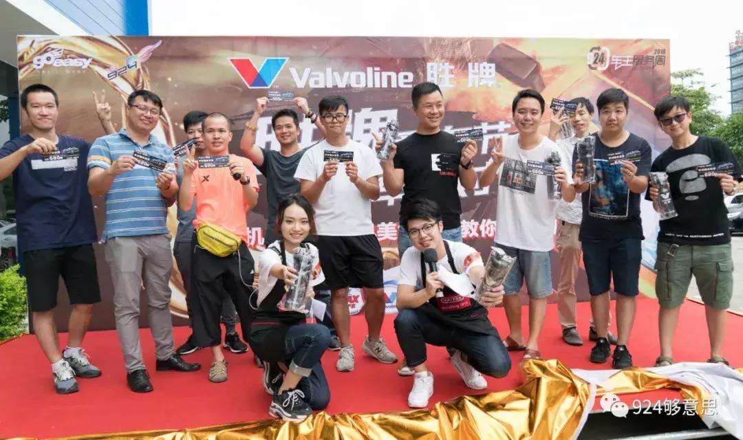 看到BoBoYoyo这样洗车和换机油，小肥肥瞬间凌乱了……