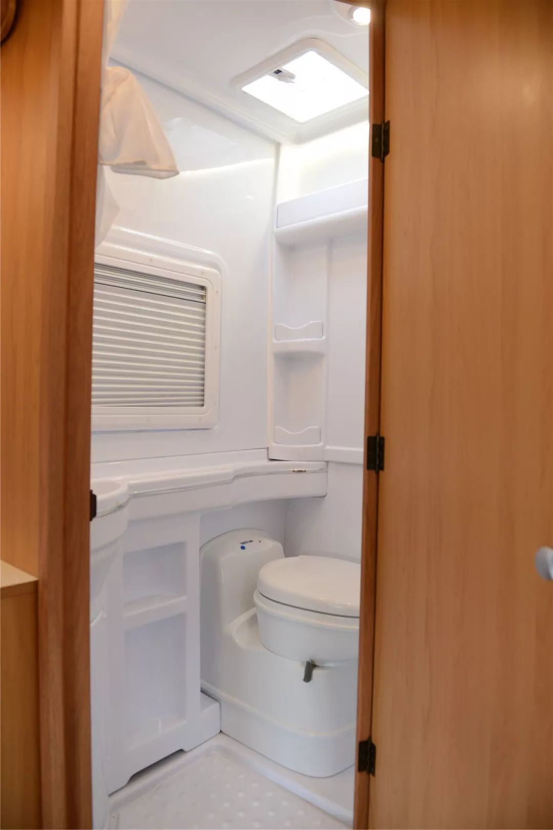 皮卡房车出租一个月多少钱 (房车出租价格多少钱一天)