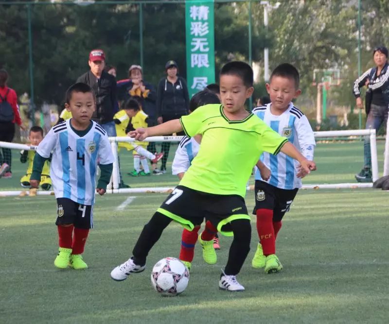 2018年中国足协全国娃娃足球宣传月活动暨“通辽市幼儿园足球超级联赛”欢乐开赛