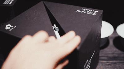 今天刷爆成都人朋友圈的网红奶茶店，卖起了五粮液水果茶和川菜！