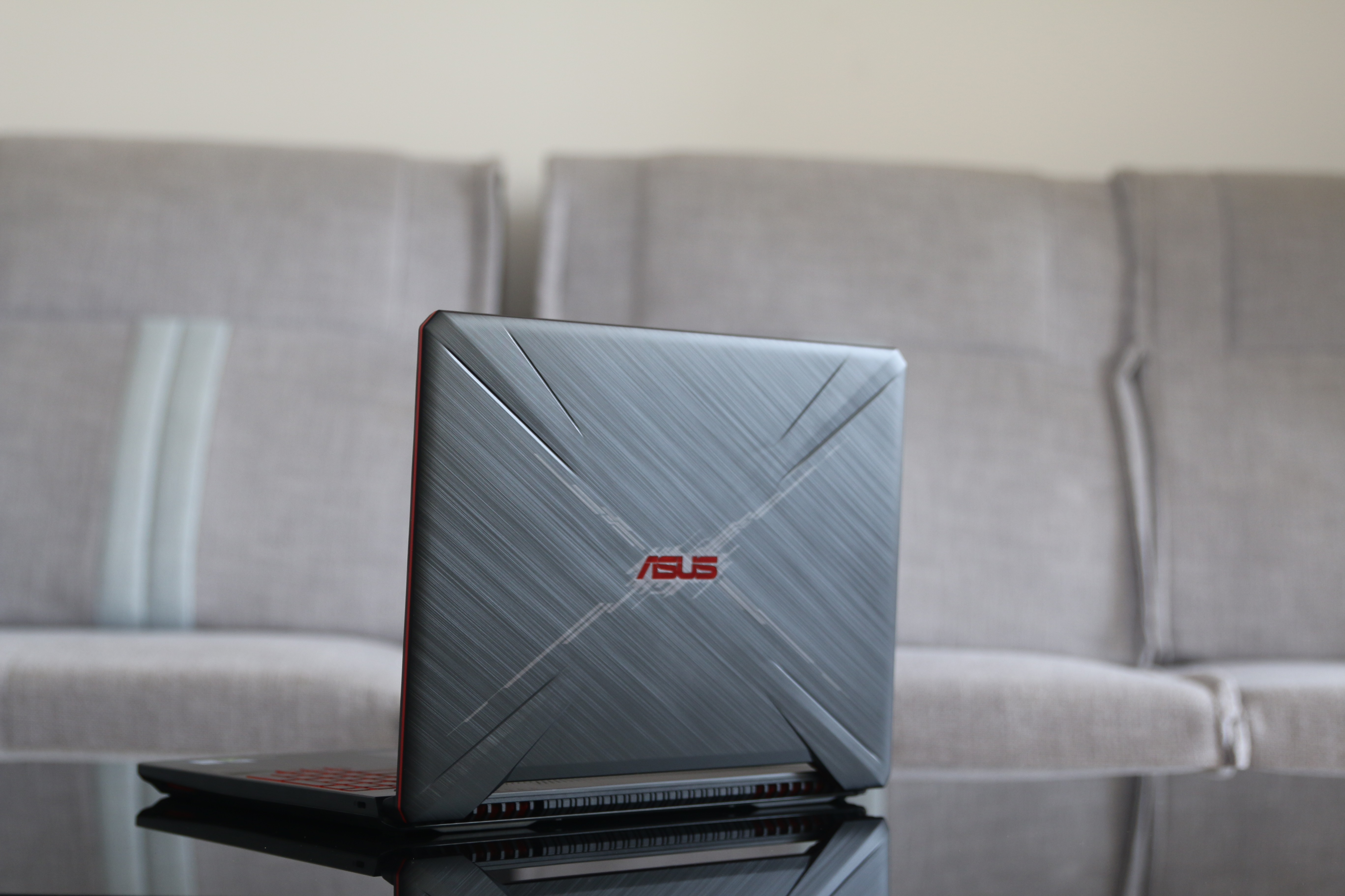 华硕飞行堡垒6评测,玩游戏要游戏本还是台式电脑