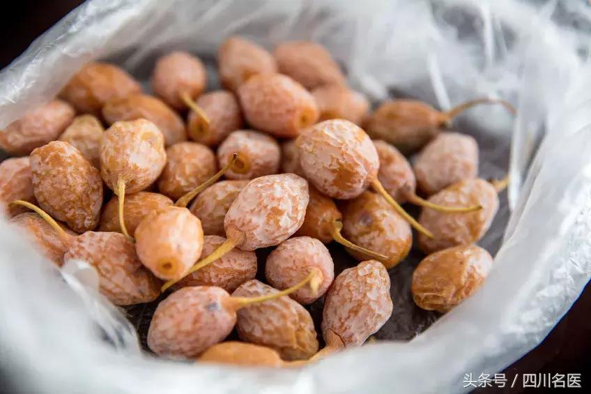 秋日街头随处可见的它，已将十几人送进医院，千万别乱捡