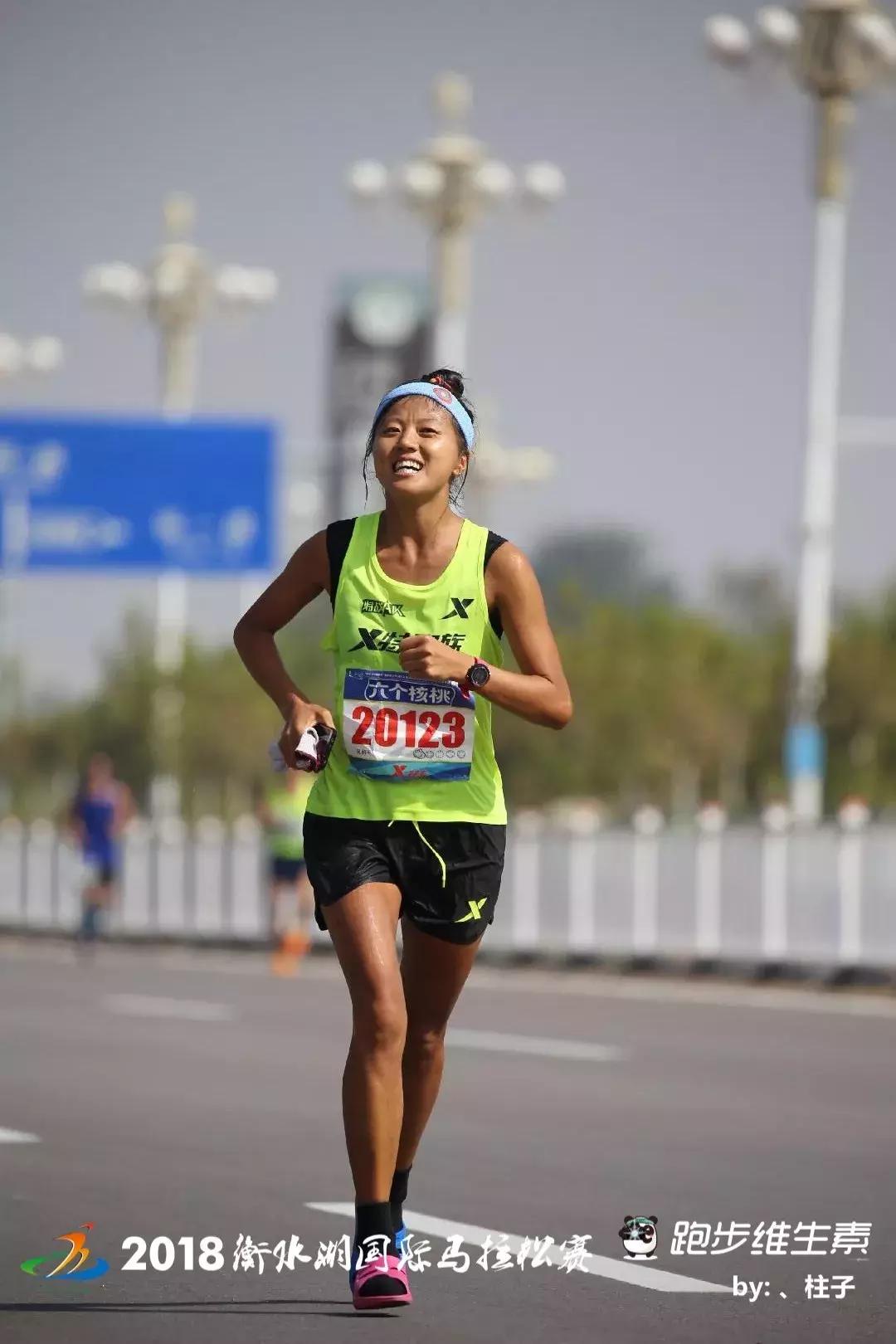 穿拖鞋跑马拉松,马拉松穿拖鞋