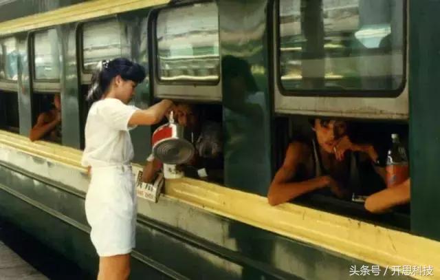 「人老了就开始喜欢怀旧」90年代的广州火车站，究竟有多恐怖？