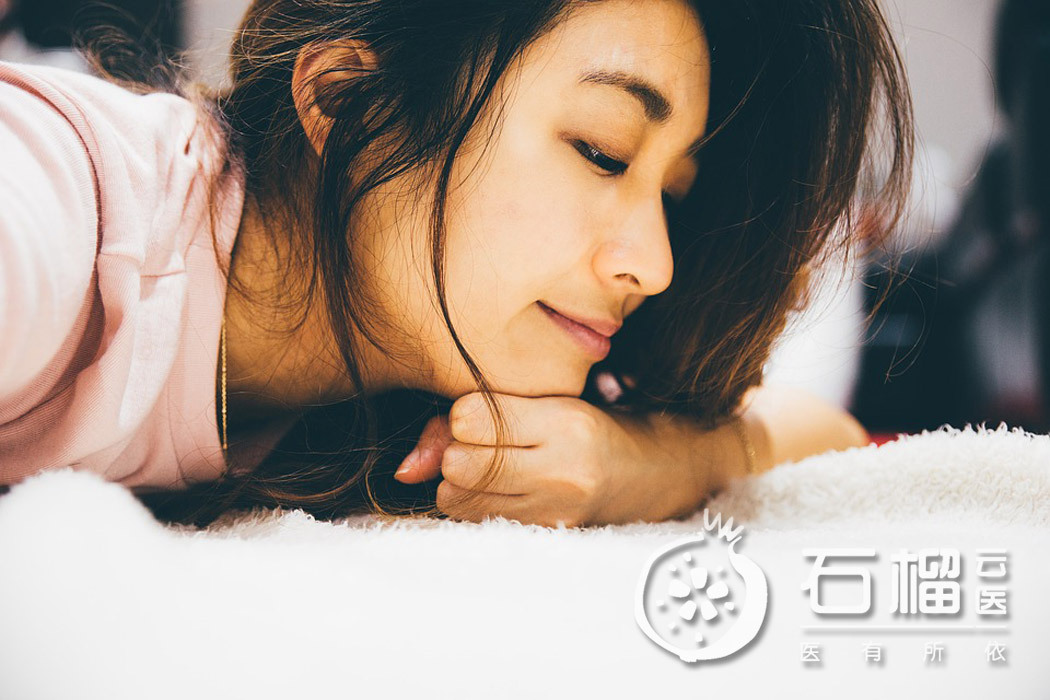 有乙肝体检肝小囊肿严重吗,体检右肝右肾囊肿