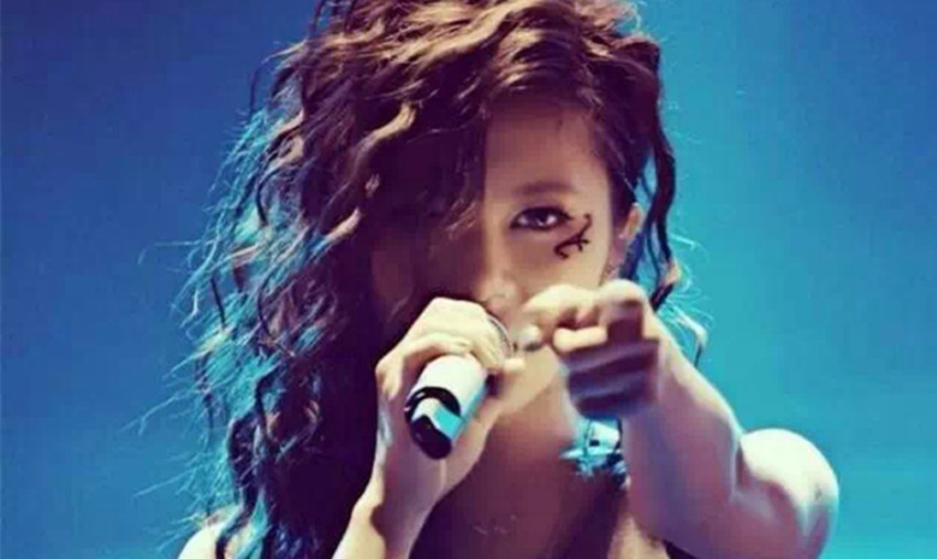 邓紫棋翻唱歌曲往事只能回味,邓紫棋现场演唱往事只能回味