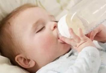 宝宝频繁吃夜奶寻求安慰怎么改善,宝宝习惯吃夜奶怎么戒掉