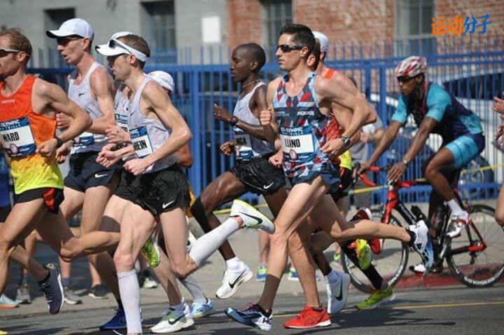 顶尖马拉松运动员跑姿,中国马拉松运动员都穿什么跑鞋