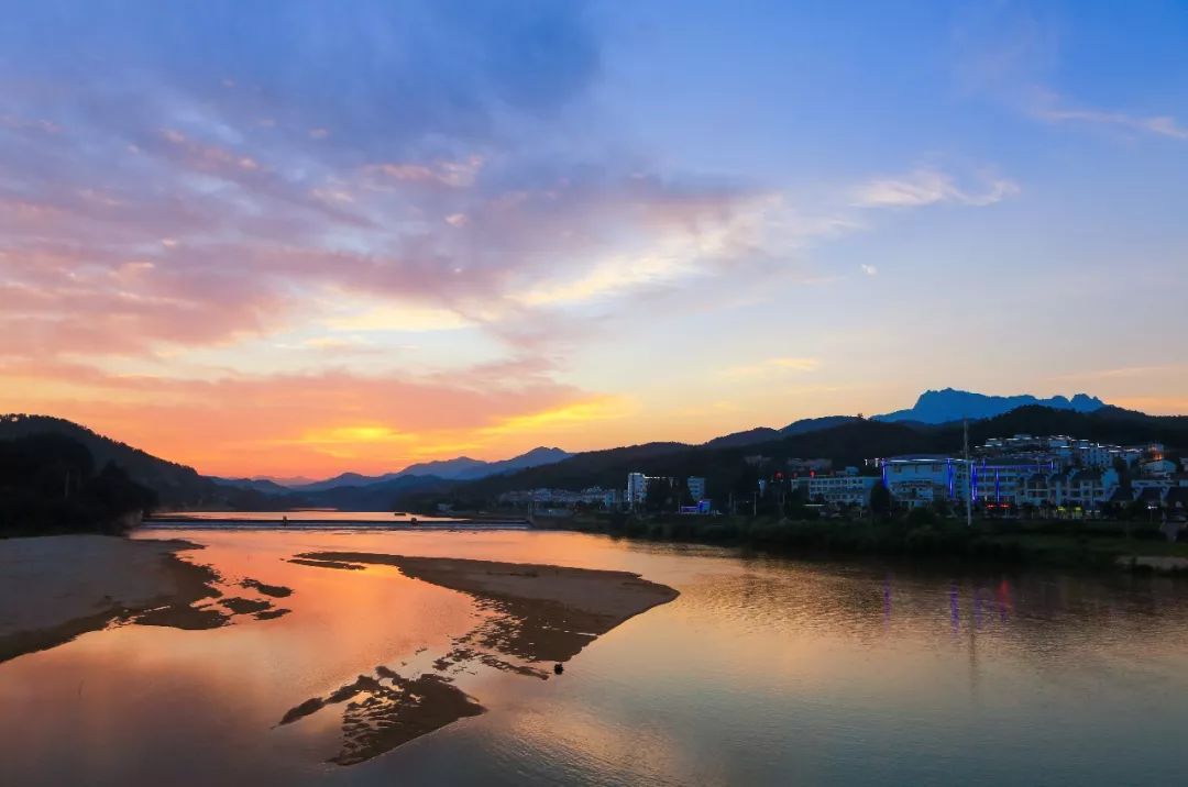 关于国庆节爱国的诗,国庆经典爱国诗词