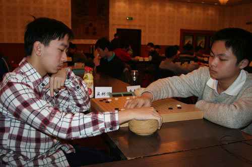 汕头职业棋手吴树浩4日完婚棋界大咖将联棋助兴