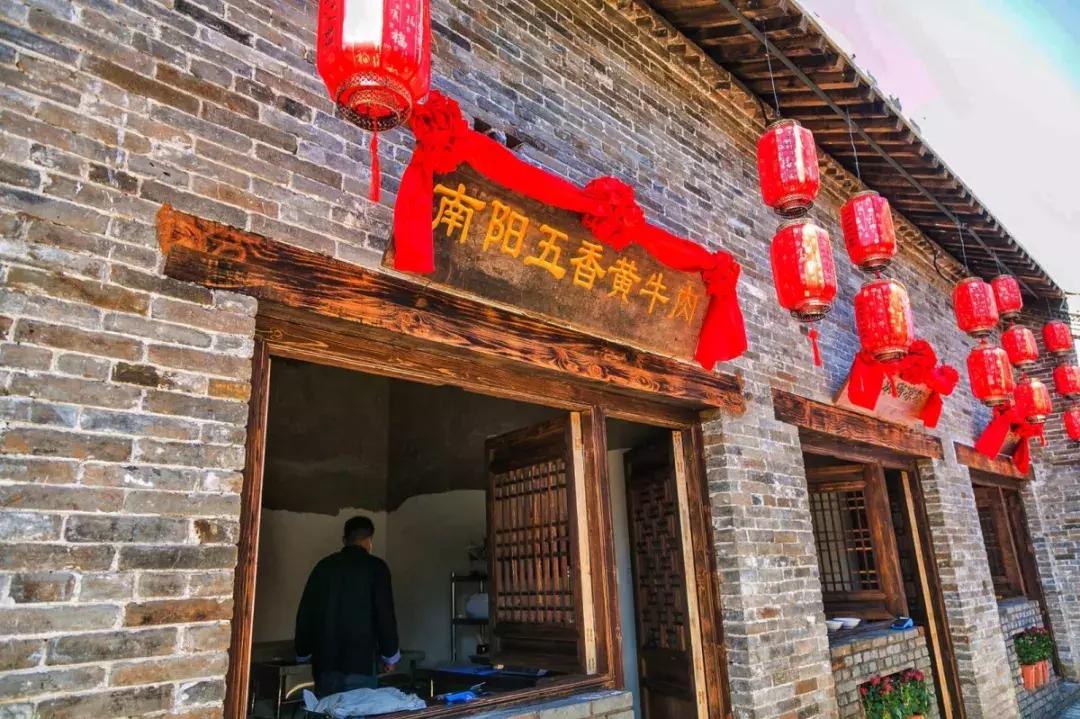 郑州足球小镇有真草足球场吗,郑州足球小镇现状