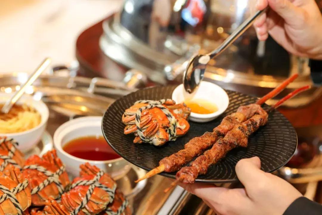 20道豪门蟹宴+梦幻火烈鸟甜品Show！大闸蟹畅吃只只爆膏！