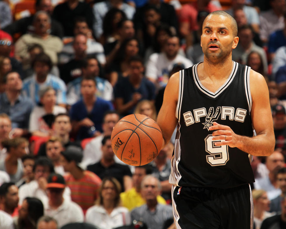 不容易被抢断的过人,变向技术动作讲解3-5分钟