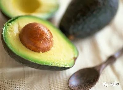 上海地铁口卖现榨橙汁,橙子进口榨汁机