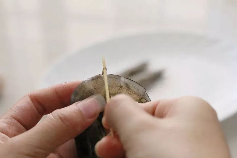 被海鲜扎手了要怎么处理,被煮熟的海鲜扎手有危险吗