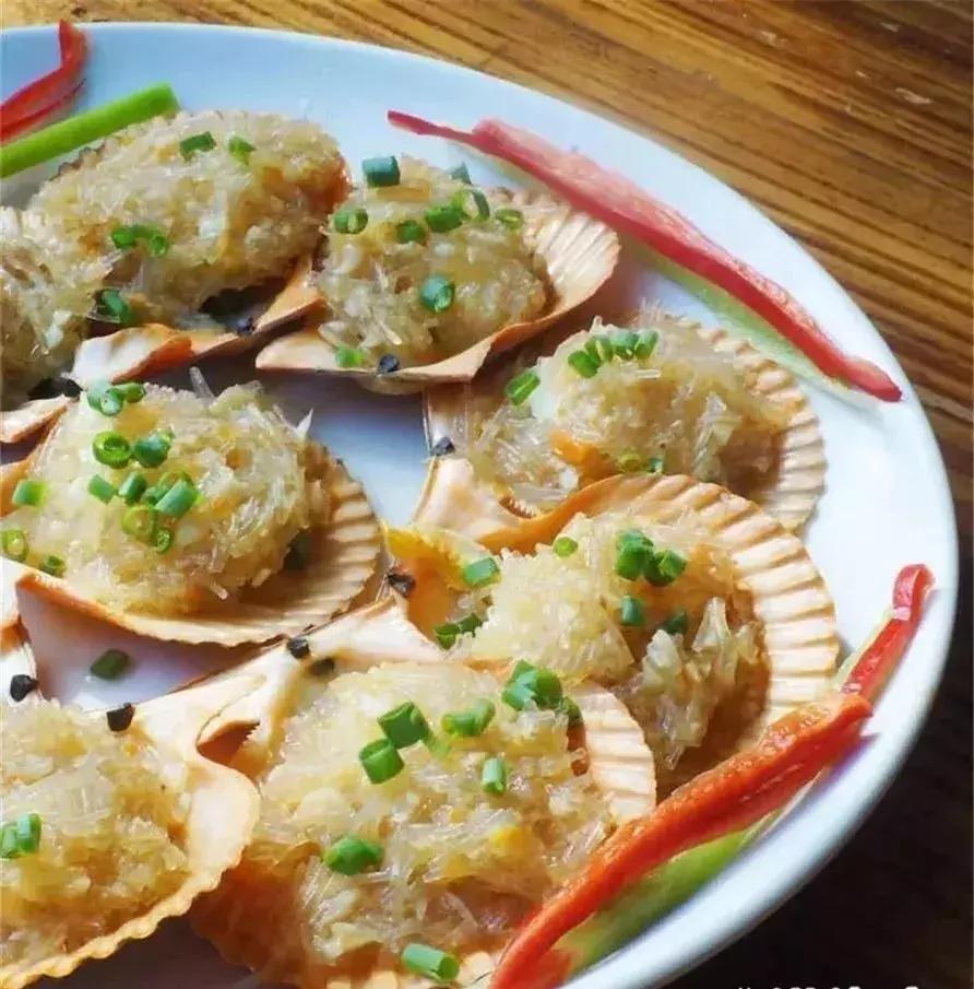 三亚火车头万人海鲜广场哪家好吃,在三亚3000元一桌的海鲜大餐