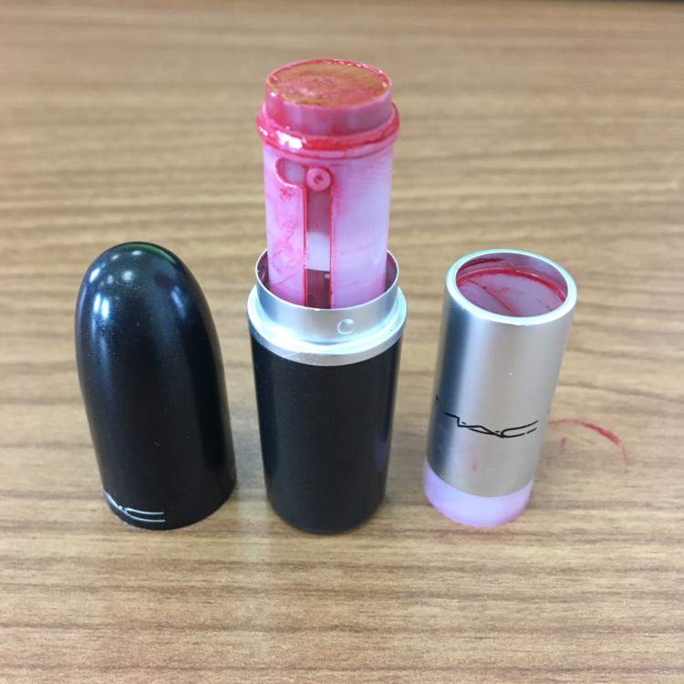 用完的口红不要扔教你一招省几千,mac口红用完怎么把剩余的弄出来
