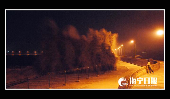 拍钱塘江大潮遭巨浪瞬间吞没,为了拍照被潮水冲走身亡