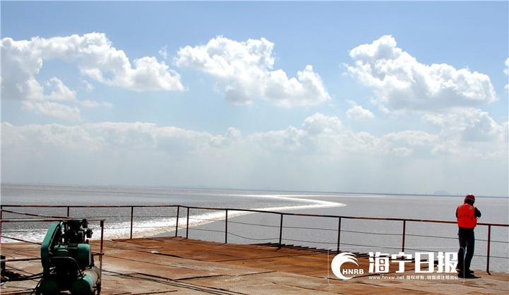 拍钱塘江大潮遭巨浪瞬间吞没,为了拍照被潮水冲走身亡