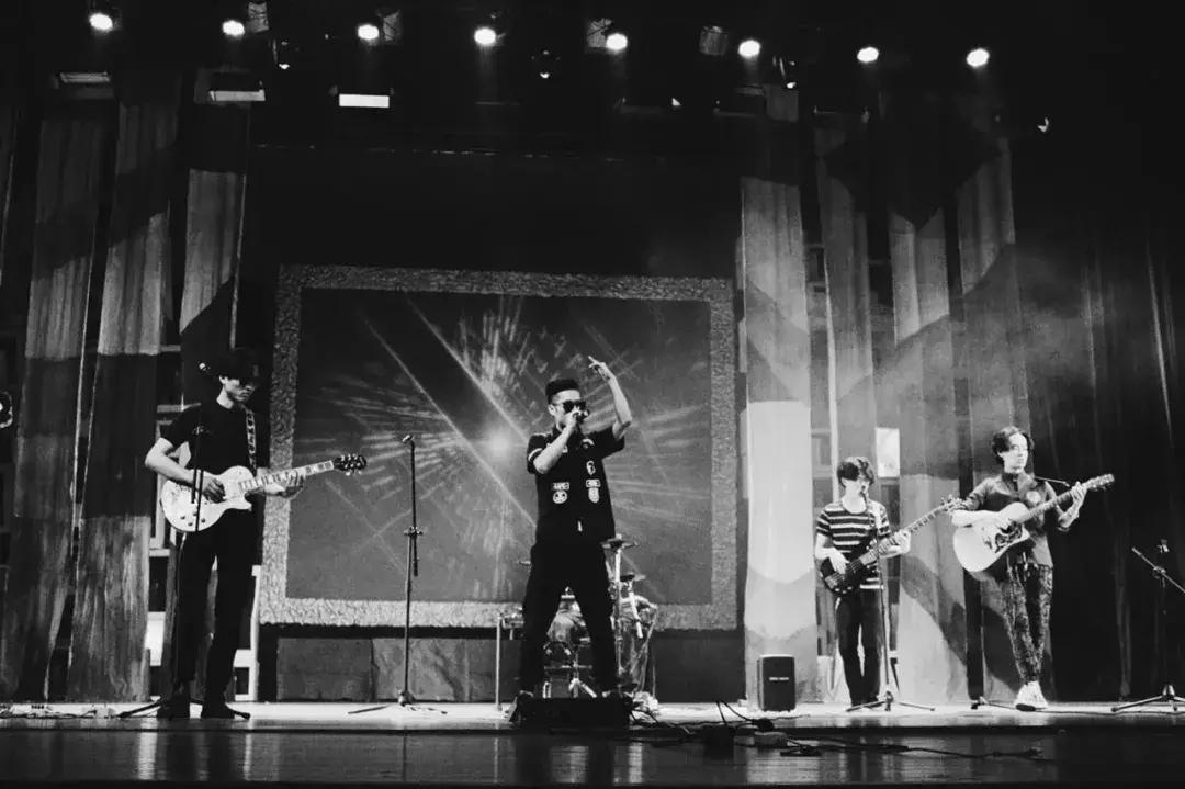 讨饭旅行记,环球寻食