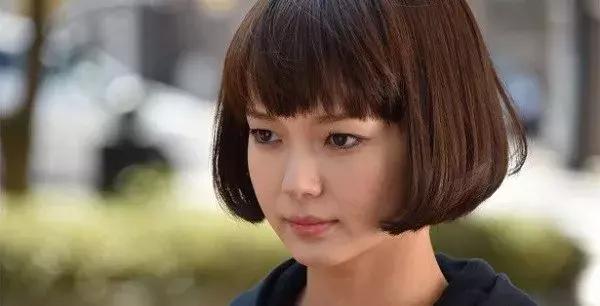 下巴填充和假体植入哪个好,下巴填充膨体跟硅胶哪个更好