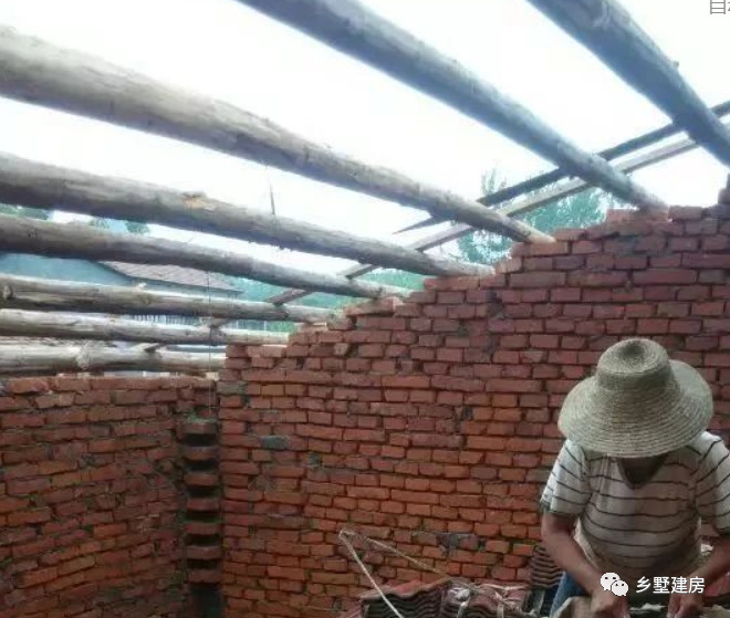 小伙回农村改造老屋子用了50万元,小伙回农村建房子