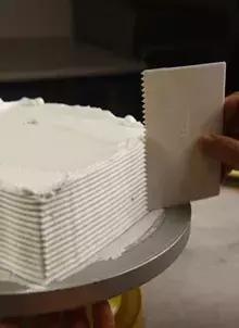 蛋糕抹面加色的技巧和手法,蛋糕抹面新手教程抹刀尺寸