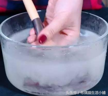 粉扑放在哪不容易滋生细菌,粉饼的粉扑用时间长了会有细菌吗