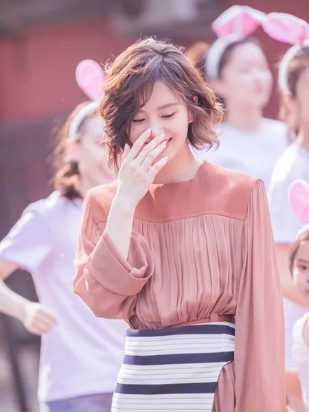 刘诗诗波浪卷发型怎么烫,刘诗诗最新发型羊毛卷