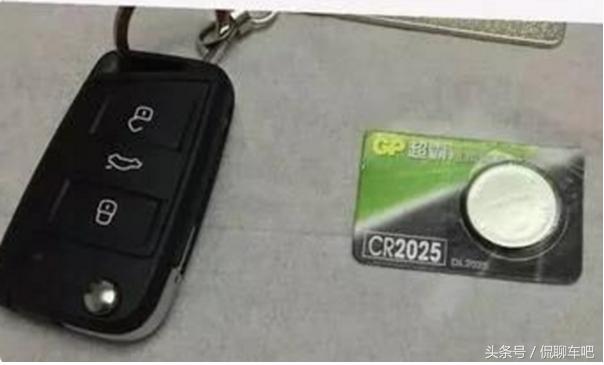 汽车没电怎么用机械钥匙开门,名爵zs钥匙没电怎么打开车门