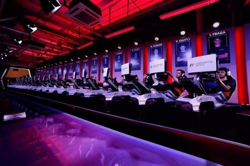 职业车手模拟设备,职业赛车手的模拟器