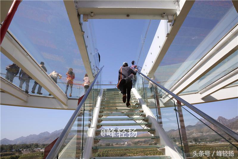 走过玻璃栈道,狼牙山玻璃栈道观景台