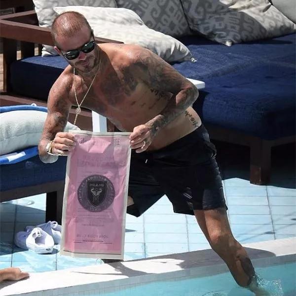 贝克汉姆被曝脱发角度问题,贝克汉姆面临谢顶危机