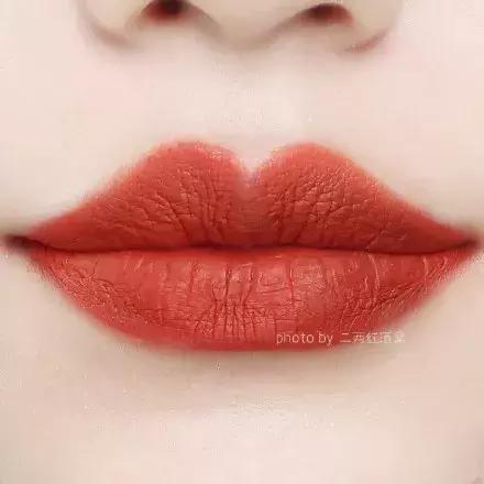 当男朋友和口红同时掉进水里,口红掉进水里了有用吗