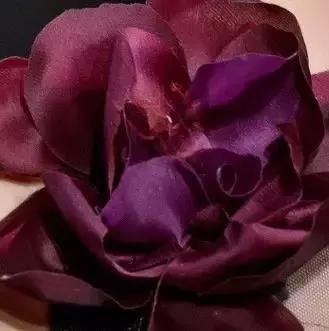 当男朋友和口红同时掉进水里,口红掉进水里了有用吗