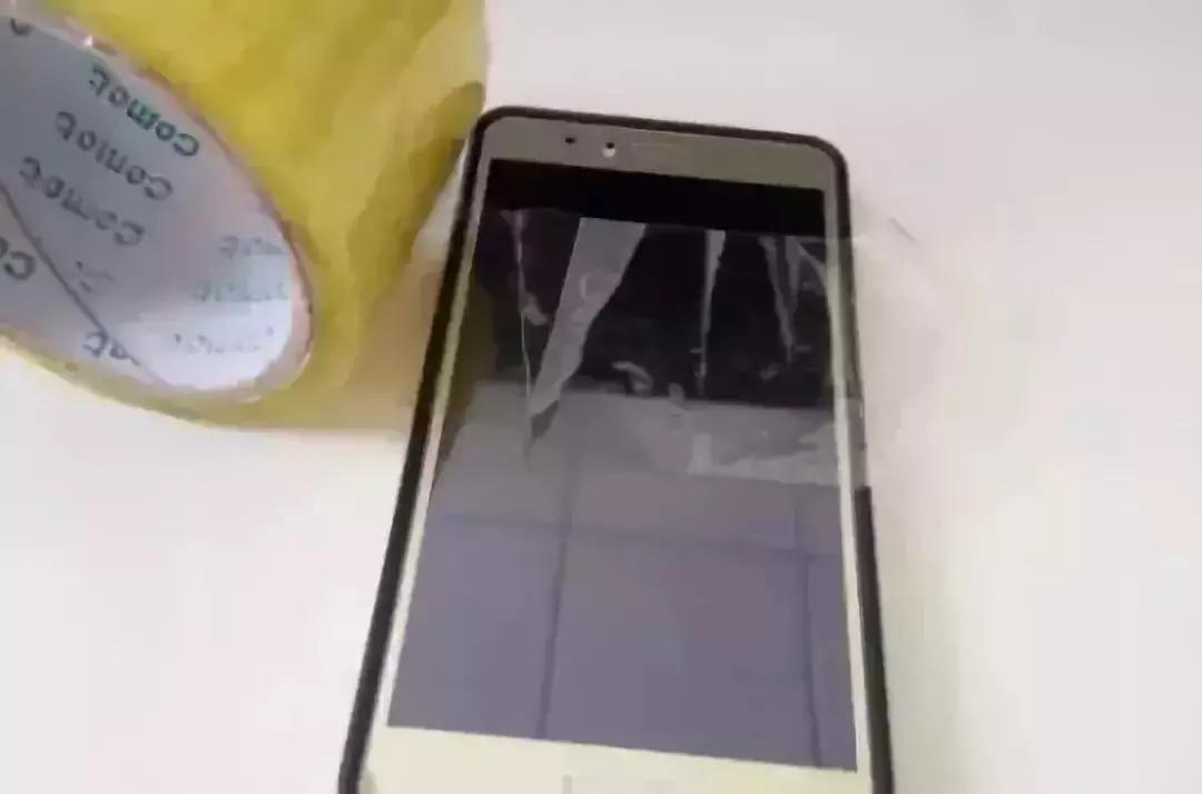 手机屏幕有油腻用什么擦,手机屏幕总是沾满指纹有什么办法