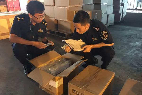 拱北海关集中销毁5700件侵权商品,拱北海关查获假冒商品