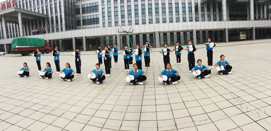 自豪四川,自豪韦世豪