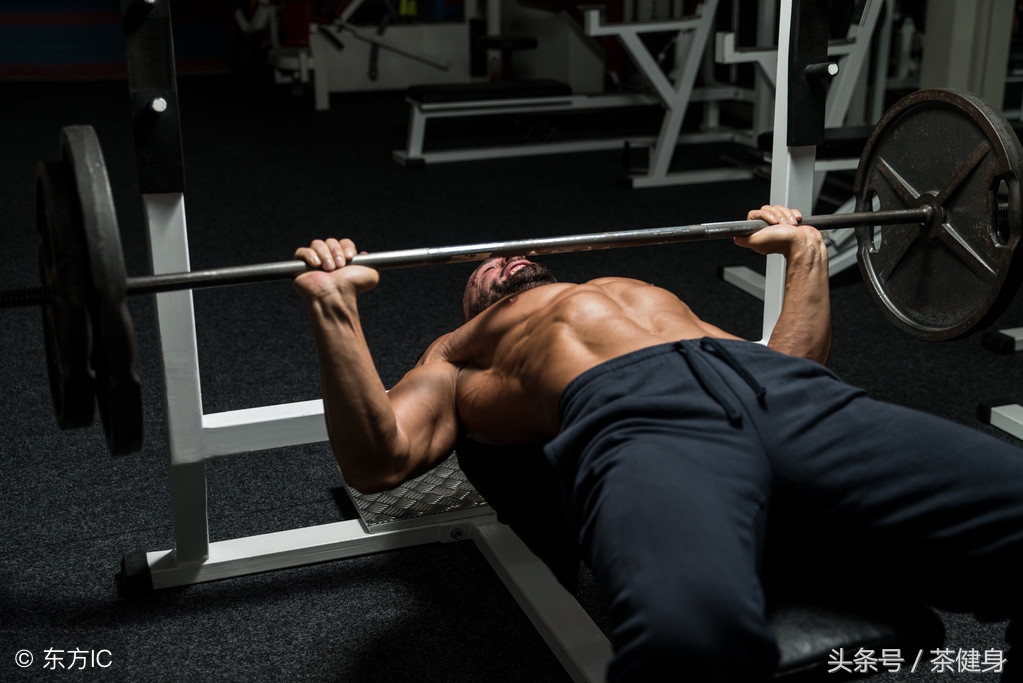 初学者怎么练习卧推,卧推快速提升技巧