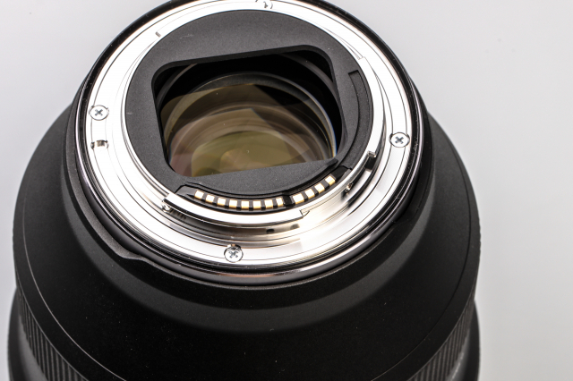 佳能专微电池续航好吗,佳能高感升级