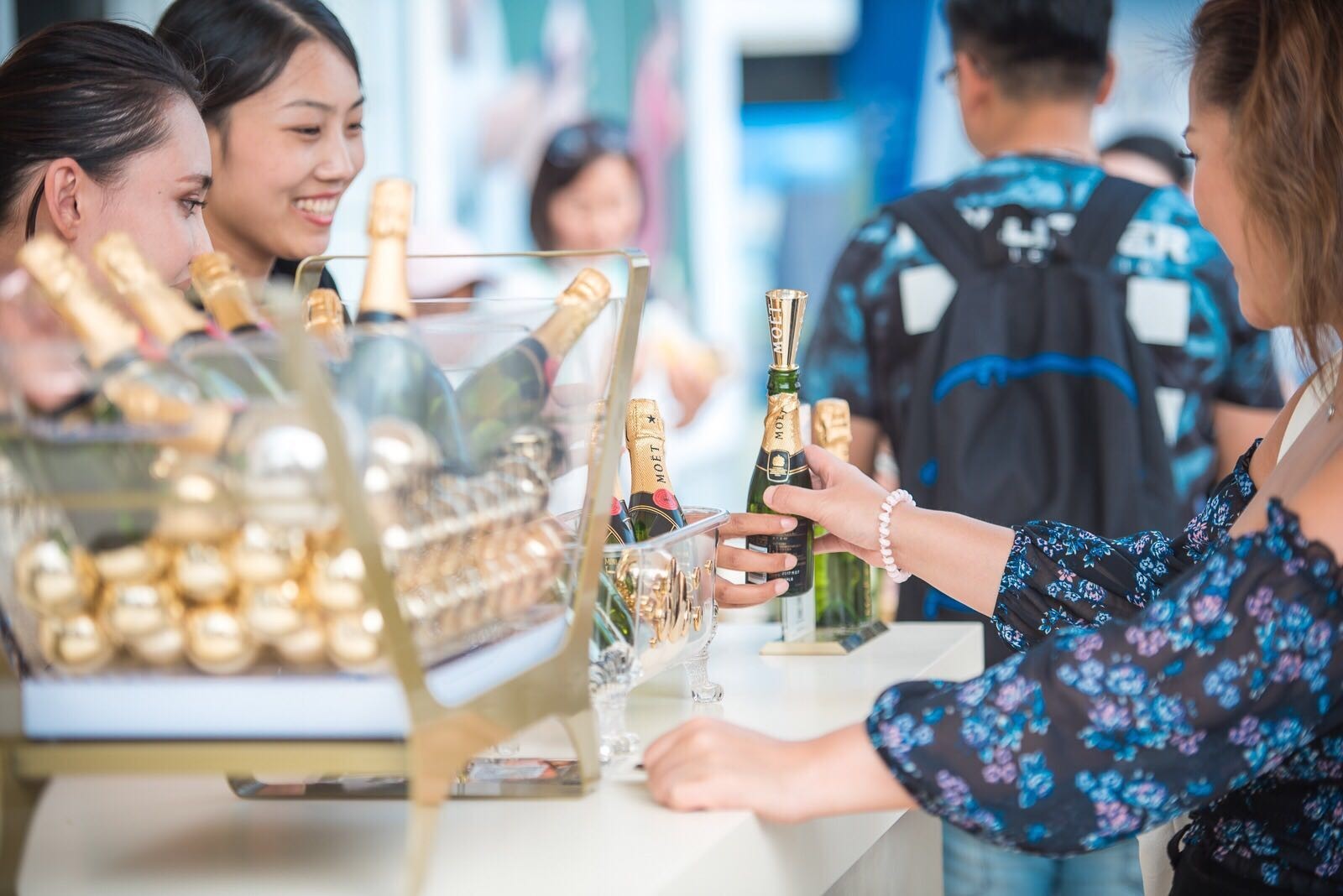 酩悦香槟与拿破仑,酩悦香槟上海新天地