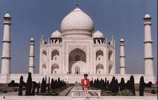 christian louboutin中文叫什么 (christian louboutin怎么读)