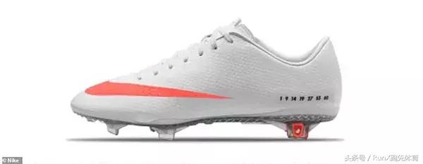 c罗15年踢曼城,c罗15代球鞋