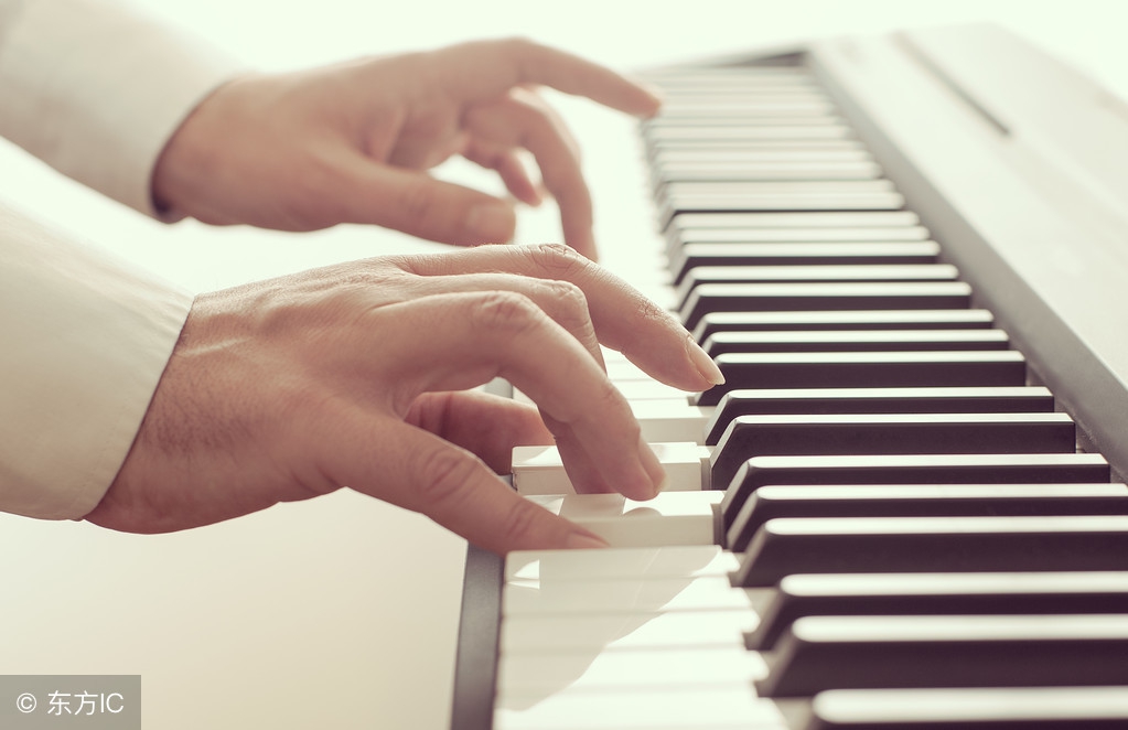 学琴教学左右手怎么练习,零基础学琴的技巧大全