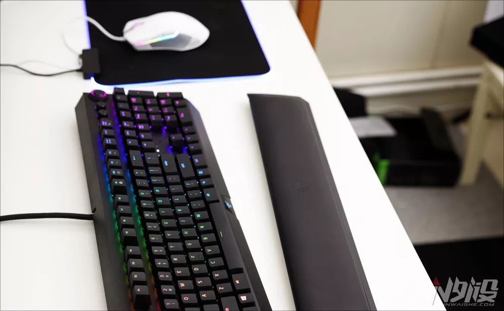 黑寡妇键盘是哪个国家的,黑寡妇属于量产键盘吗