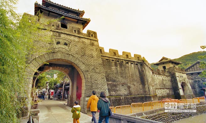 女主播直播间嬉皮笑脸哼唱*歌国**被封禁霉霉与特朗普杠上了？