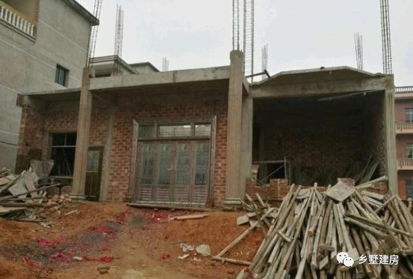 农村小伙打工25年发200万建房子,农村小伙200平米自建房